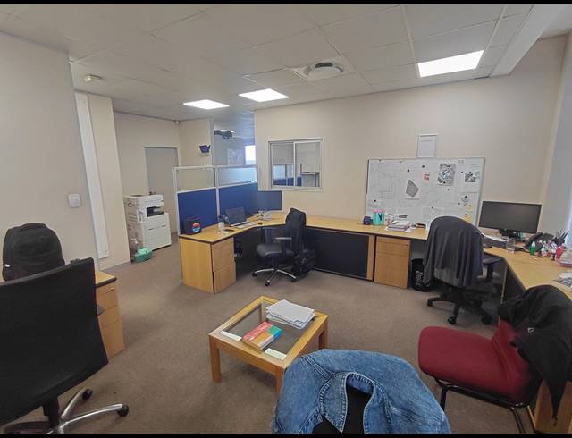 190M² OFFICE TO LET IN MIDRIDGE PARK